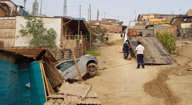 Conductor en presunto estado de ebriedad empotra contra vivienda en Ventanilla