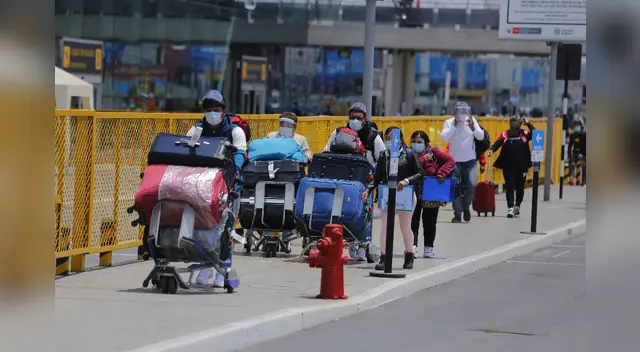 Vuelos procedentes de Brasil, Sudáfrica y Reino Unido seguirán suspendidos. Vuelos procedentes de Brasil, Sudáfrica y Reino Unido seguirán suspendidos.