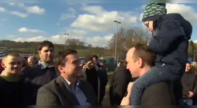 Alemania: padre viudo es ayudado por sus compañeros de trabajo para que cuide a su hijo que tiene cáncer