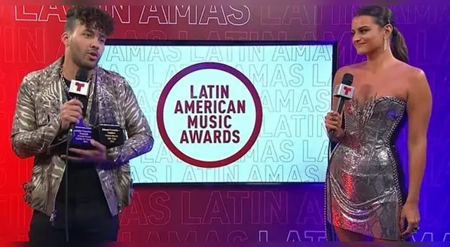 Prince Royce dedica su premio en Latin AMAs 2021 a los doctores y enfermeras que se enfrentan contra la COVID-19.