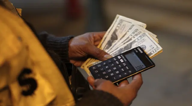 Revisa aquí el precio promedio para la compra y venta del dólar en nuestro país. Revisa aquí el precio promedio para la compra y venta del dólar en nuestro país.