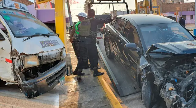 Víctimas mortales dejó accidente entre dos vehículos en el Callao.