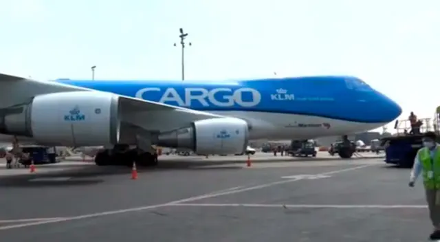 El presidente de la República, Francisco Sagasti, supervisó la llegada de las vacunas AstraZeneca.