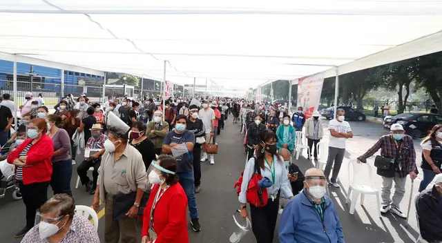 Minsa reprograma vacunación para adultos de 80 años