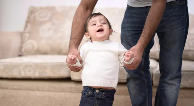 Recuerda que cada niño tiene un ritmo diferente. Sin embargo, la edad promedia es alrededor del año.