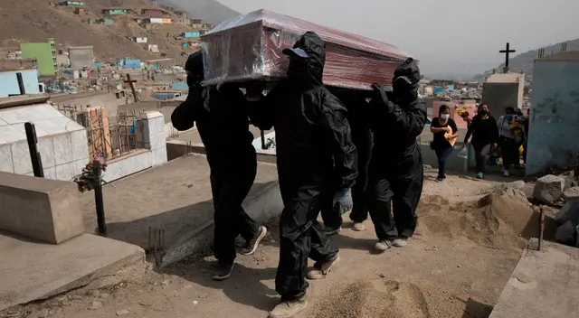 Se incrementa el número de fallecidos por COVID-19 en el mes de abril.