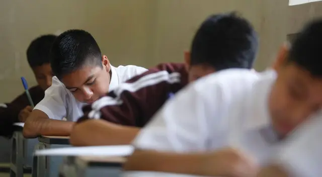 Nueve regiones evalúan retornar a las clases presenciales debido al limitado acceso al internet. Nueve regiones evalúan retornar a las clases presenciales debido al limitado acceso al internet.