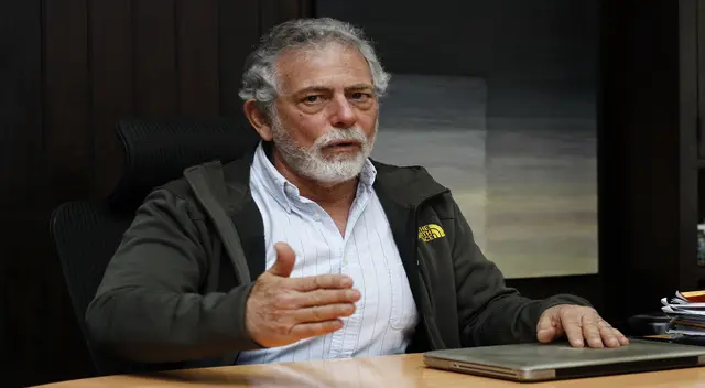 Gustavo Gorriti se pronunció sobre el peligro que representa para la democracia la participación de Pedro Castillo y Keiko Fujimori en segunda vuelta. Gustavo Gorriti se pronunció sobre el peligro que representa para la democracia la participación de Pedro Castillo y Keiko Fujimori en segunda vuelta.