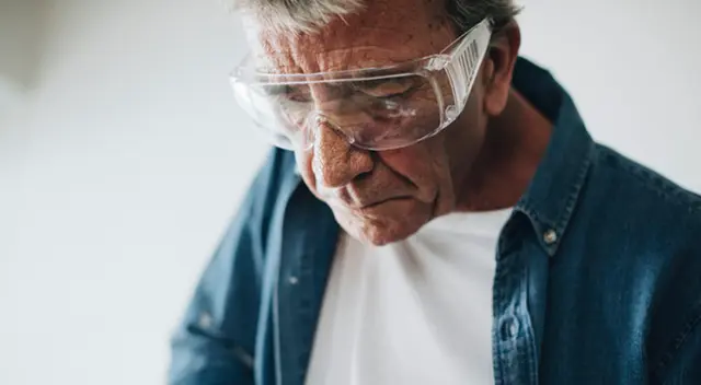 40% de emergencias oculares son debido a accidentes laborales 40% de emergencias oculares son debido a accidentes laborales