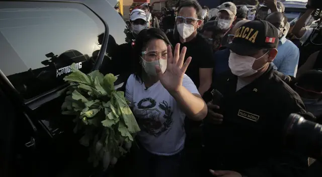 Keiko Fujimori reveló que se ha reunido con Hernando de Soto de cara a la segunda vuelta. Keiko Fujimori reveló que se ha reunido con Hernando de Soto de cara a la segunda vuelta.