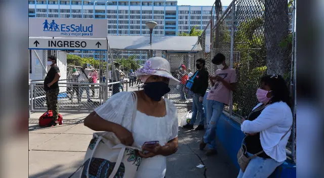 En el Rebagliati estarían priorizando a personas menores de 50 años y sin enfermedades como la diabetes. En el Rebagliati estarían priorizando a personas menores de 50 años y sin enfermedades como la diabetes.