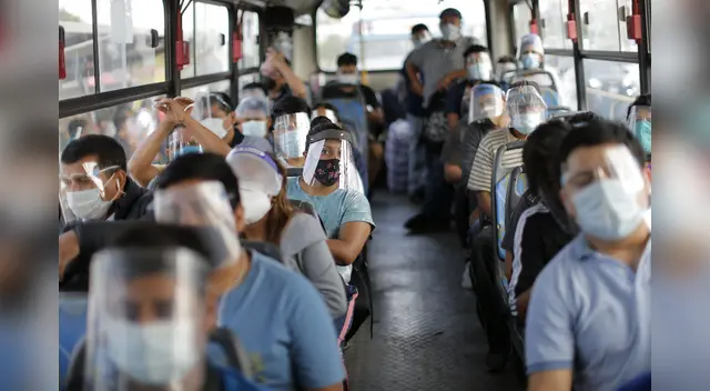 Pasajeros deberían viajar con las ventanas abiertas para evitar contagios en el transporte público.