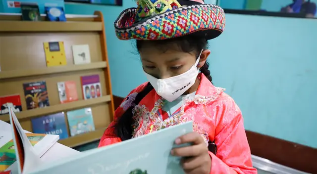 entregaron mobiliarios para 11 espacios de lectura en Ayacucho.