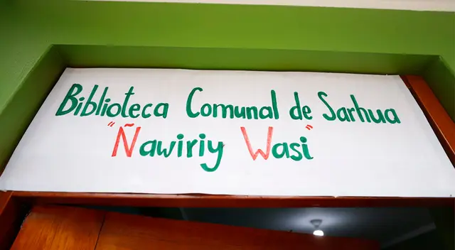 entregaron mobiliarios para 11 espacios de lectura en Ayacucho.