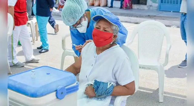Desde el martes 27 de abril podrán consultar fecha y horario de vacunación en la web Pongo el Hombro. Desde el martes 27 de abril podrán consultar fecha y horario de vacunación en la web Pongo el Hombro.