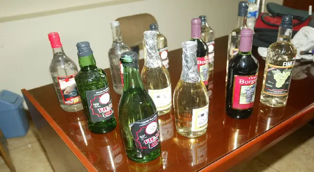 Intervienen taller clandestino que adulteraba bebidas alcohólicas Intervienen taller clandestino que adulteraba bebidas alcohólicas
