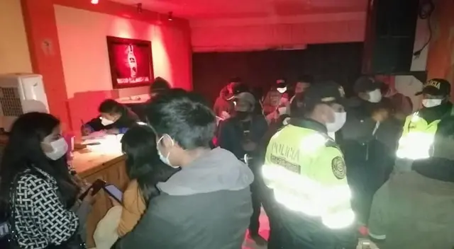 El local fue multado con el 10% de una UIT por funcionar durante el toque de queda. El local fue multado con el 10% de una UIT por funcionar durante el toque de queda.