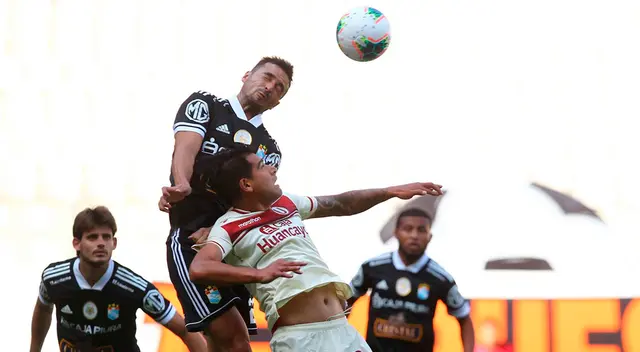 Sporting Cristal vence 1-0 a la U en los 45 iniciales. Sporting Cristal vence 1-0 a la U en los 45 iniciales.