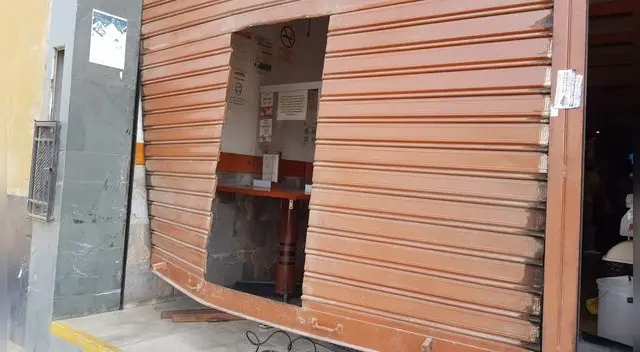 Delincuentes forzaron la puerta de la pollería El Corralito con una pata de cabra. Delincuentes forzaron la puerta de la pollería El Corralito con una pata de cabra.