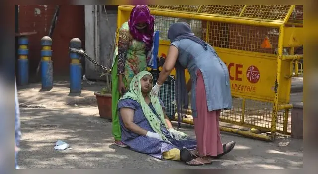 La dura situación de los pacientes ante colapso sanitario en la India. La dura situación de los pacientes ante colapso sanitario en la India.