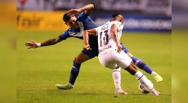 Vélez Sarsfield se ecnuentra en el último lugar de su equipo. Vélez Sarsfield se ecnuentra en el último lugar de su equipo.