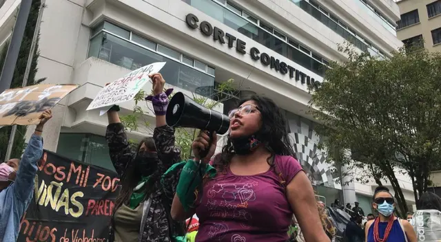 Siete jueces de la Corte Constitucional de Ecuador dan paso a la petición de despenalizar el aborto por violación. Siete jueces de la Corte Constitucional de Ecuador dan paso a la petición de despenalizar el aborto por violación.