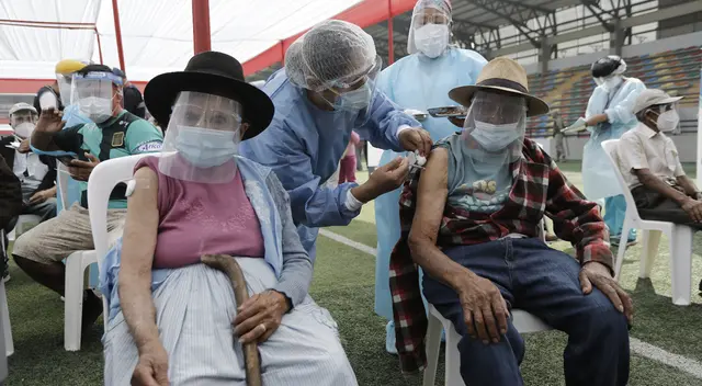 Dosis contra el coronavirus servirán para seguir inmunizando a los adultos mayores, anunció ministro de Salud.