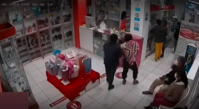 Menor llegó a una farmacia pidiendo ayuda tras tener un corte profundo en el cuello