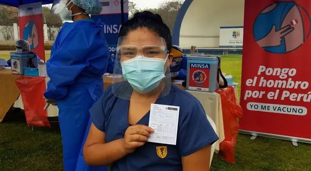 Inician inoculación de estudiantes de medicina que realizan internado