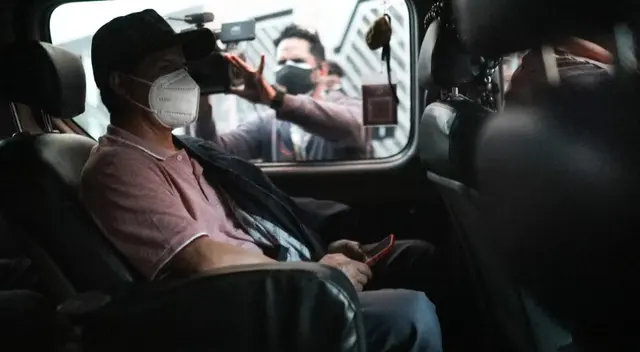 Pedro Castillo fue trasladado a clínica luego de sufrir una descompensación respiratoria. Médicos continúan evaluándolo. Pedro Castillo fue trasladado a clínica luego de sufrir una descompensación respiratoria. Médicos continúan evaluándolo.