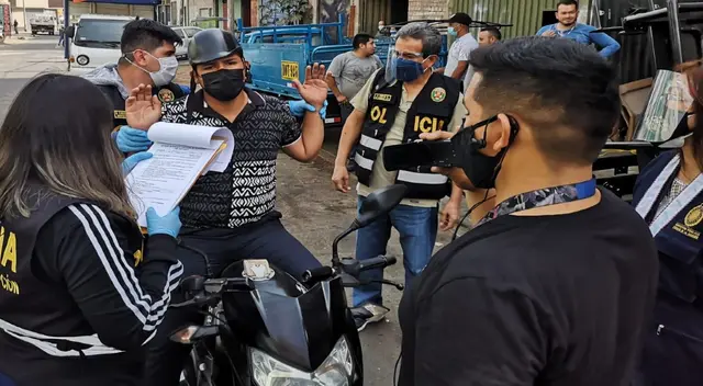 Detienen al policía Edgard Omar Jaúregui Llanto por pedir coima a un ciuadano