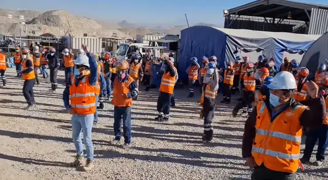 Peculiar baile de los trabajadores se viralizó en las redes sociales. Peculiar baile de los trabajadores se viralizó en las redes sociales.