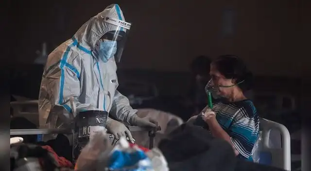 En India, los hospitales han colapsado ante el incremento en el número de contagios por COVID-19. En India, los hospitales han colapsado ante el incremento en el número de contagios por COVID-19.