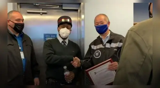 Los anillos de diamantes que encontró Yellowday están valorizados en 100.000 dólares. Los anillos de diamantes que encontró Yellowday están valorizados en 100.000 dólares.