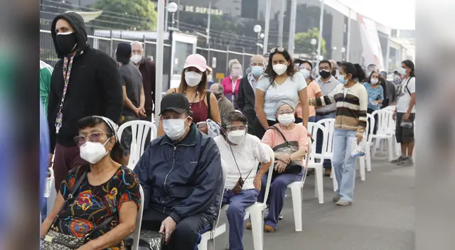 Adultos mayores pueden vacunarse con DNI con dirección de otras regiones. Deben llevar su recibo de agua o luz.