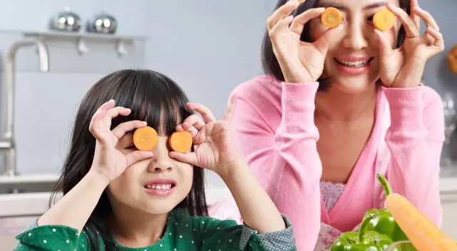 Consume alimentos que aporten nutrientes a tus ojos. Consume alimentos que aporten nutrientes a tus ojos.