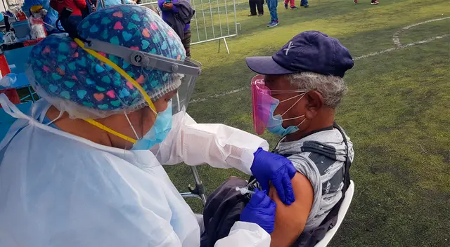 Vacunas contra el COVID-19 a mayores de 70 años. Vacunas contra el COVID-19 a mayores de 70 años.