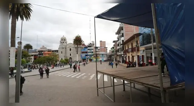 Hasta la plaza de armas de Chota en Cajamarca se hizo presente un gran contingente de la Policía Nacional del Perú. Hasta la plaza de armas de Chota en Cajamarca se hizo presente un gran contingente de la Policía Nacional del Perú.