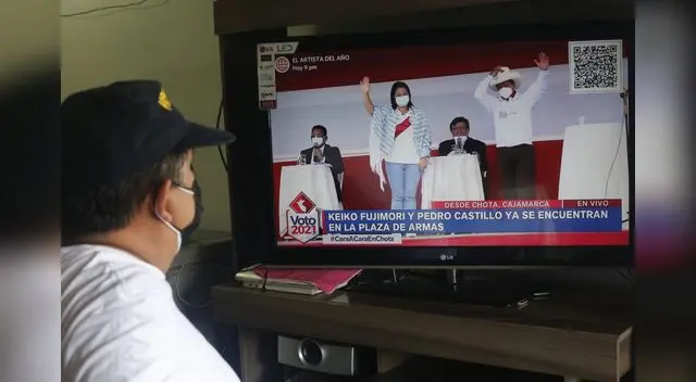 En todo el Perú se publicó varias imágenes de cómo los ciudadanos vieron y resaltaban las frases que se lanzaban Castillo y Fujimori. Por ejemplo, el inicio fue intenso. En todo el Perú se publicó varias imágenes de cómo los ciudadanos vieron y resaltaban las frases que se lanzaban Castillo y Fujimori. Por ejemplo, el inicio fue intenso.