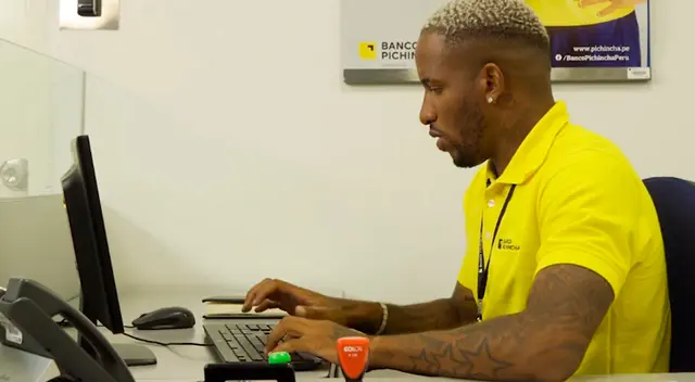 Jefferson Farfán volvió a su jornada laboral en el Banco Pichincha. Jefferson Farfán volvió a su jornada laboral en el Banco Pichincha.