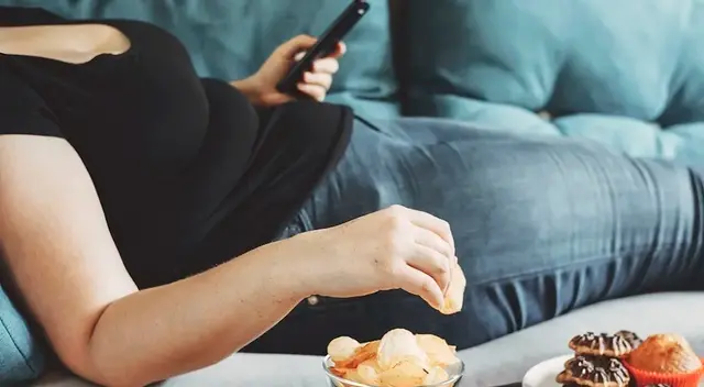 Según la OMS, del 60 al 85% de la población mundial no realiza suficiente actividad. Según la OMS, del 60 al 85% de la población mundial no realiza suficiente actividad.