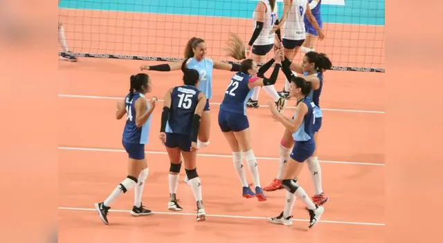 Festejo del Regatas Lima por la victoria 3-1 ante Circolo