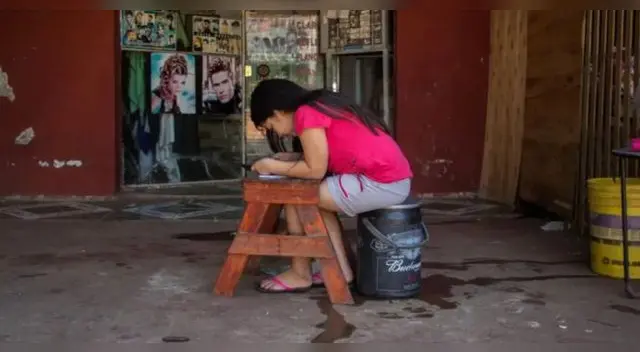 Paraguay: comparte el WiFi de su peluquería con niños de bajos recursos para que asistan a clases virtuales. Paraguay: comparte el WiFi de su peluquería con niños de bajos recursos para que asistan a clases virtuales.