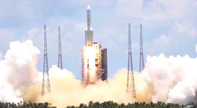 Cohete chino Long March 5B cae sin control a la Tierra. Cohete chino Long March 5B cae sin control a la Tierra.