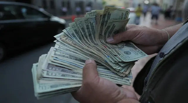 Conoce aquí el precio de la moneda estadounidense en el mercado paralelo y las entidades bancarias. Conoce aquí el precio de la moneda estadounidense en el mercado paralelo y las entidades bancarias.