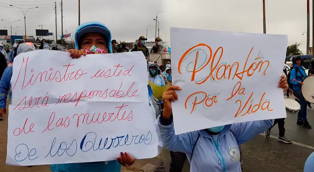 Personal de limpieza exige vacunas al Minsa porque trabajan en primera linea.