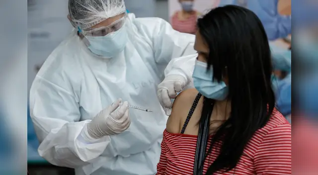 Con modificación de protocolo, voluntarios podrán conocer qué tipo de vacuna recibieron.