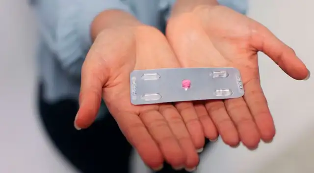 La pastilla del día siguiente se le dará a cualquier mujer que la necesite. La pastilla del día siguiente se le dará a cualquier mujer que la necesite.