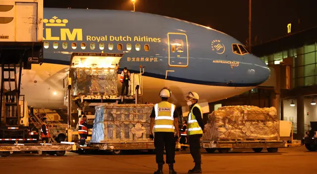 Nuevo cargamento de vacunas Pfizer llegó al Perú este viernes 7 de mayo. Nuevo cargamento de vacunas Pfizer llegó al Perú este viernes 7 de mayo.