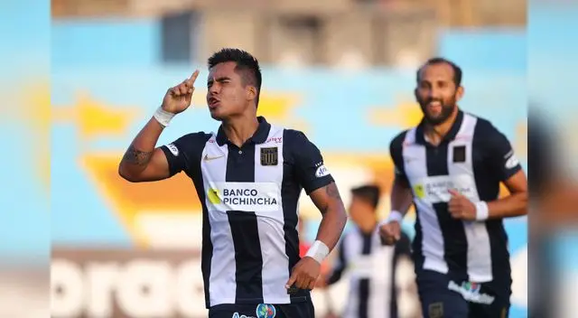 Festejo de  Lagos por el gol marcado, el primero de los íntimos que ganaron 2-0 al Binacional.